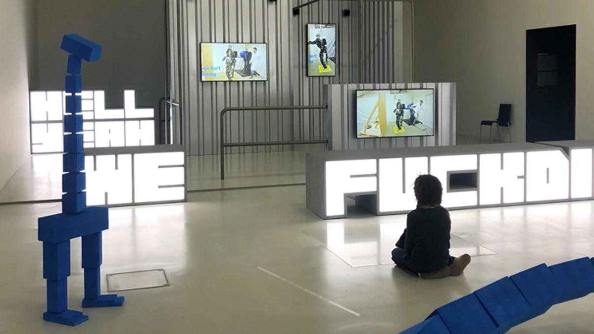 Vue de l&rsquo;exposition &laquo; Hito Steyerl. I Will Survive : Espaces physiques et virtuels &raquo;, Centre Pompidou, &eacute;t&eacute; 2021. Photo : Florian Ebner