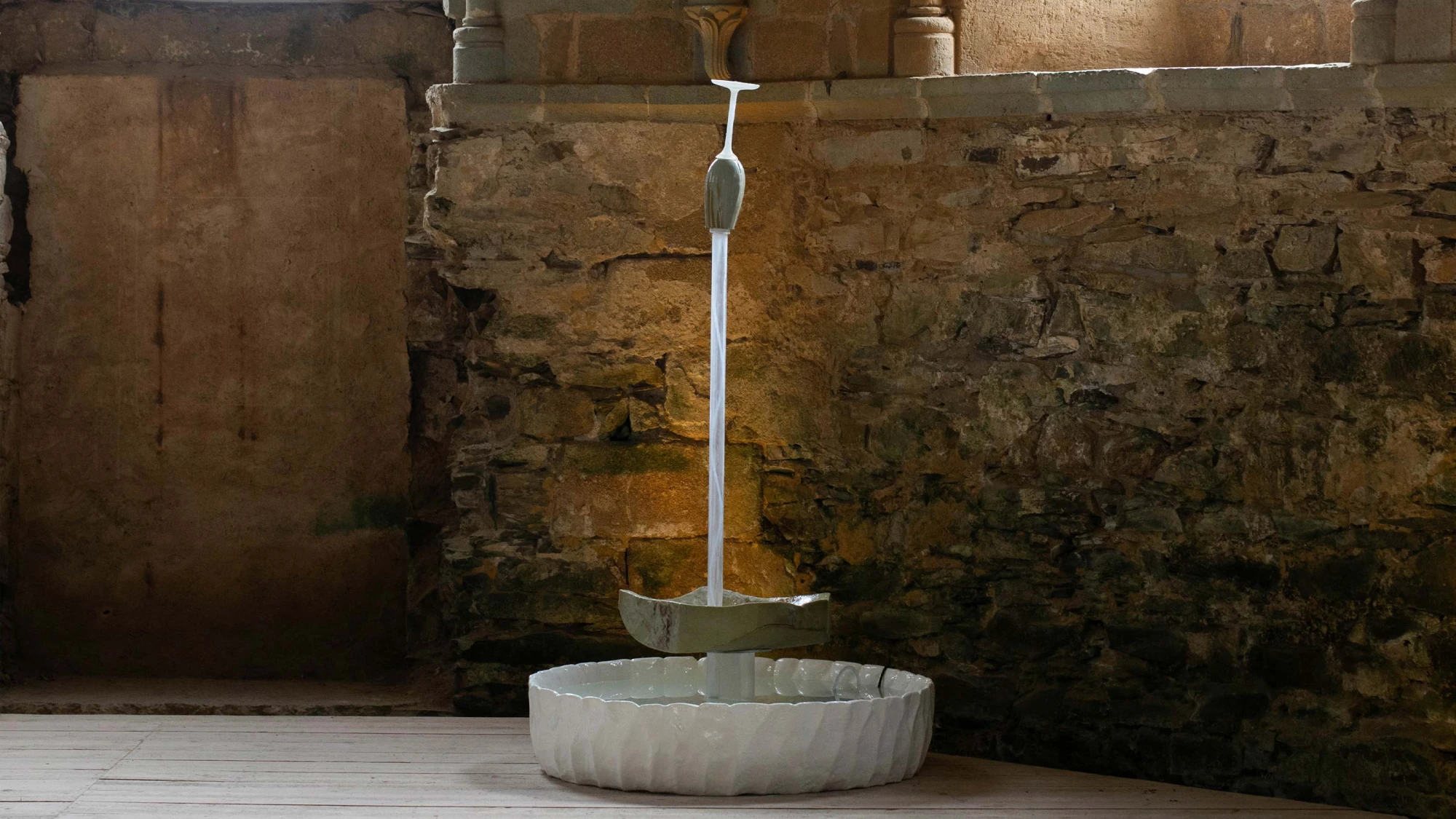 Lena Brudieux Open spaces (fontaine 2, l&rsquo;odeur de l&rsquo;accident), 2022 160 x 80 x 80 cm