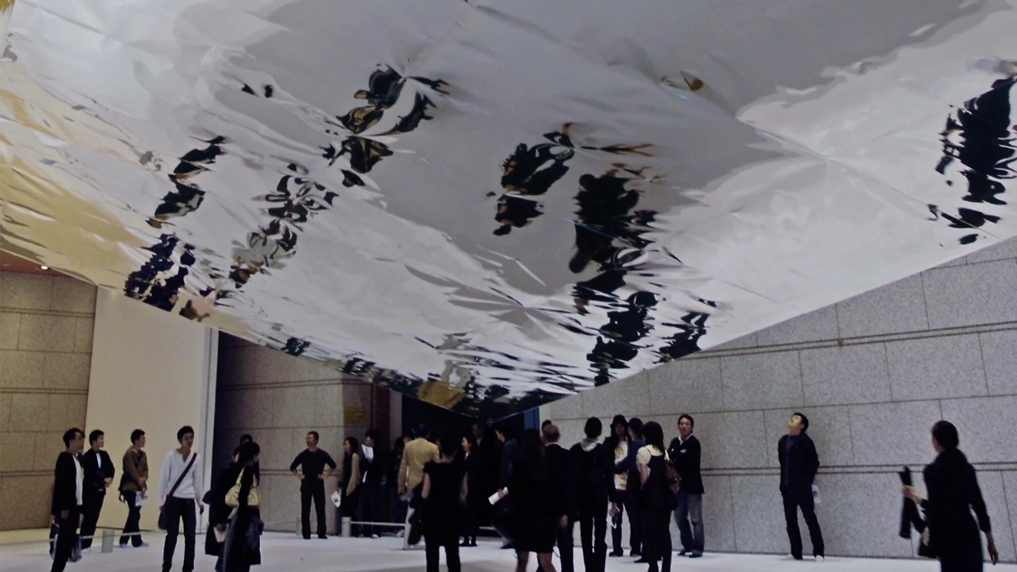 Junya Ishigami, Balloon, Museum of Contemporary Art Tokyo, 2007, courtesy Gallery Koyanagi &copy; junya.ishigami+associates, photograph Yasushi Ichikawa