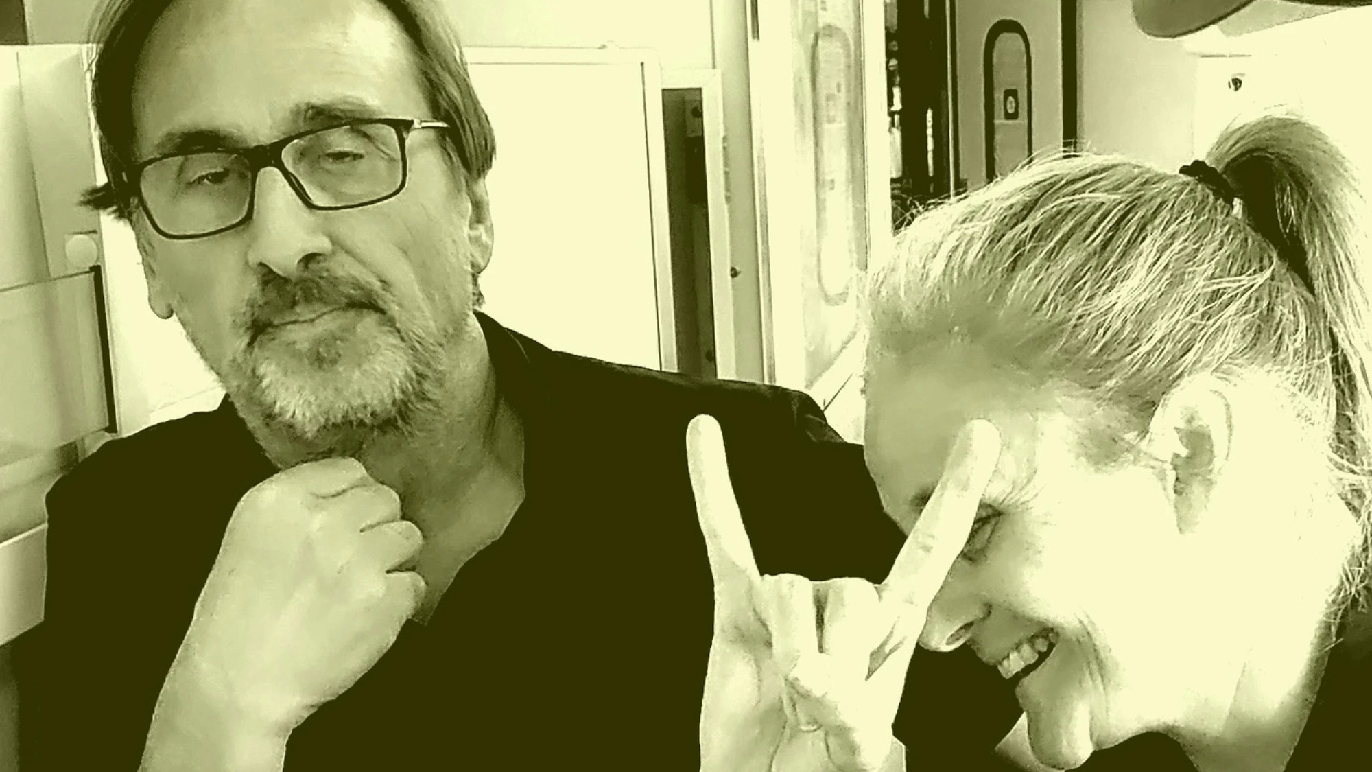 &Eacute;ric Binnert et Lily Laxenaire (Pi&egrave;ces Mont&eacute;es) - M&ecirc;me sur la route, on ne travaille jamais seul